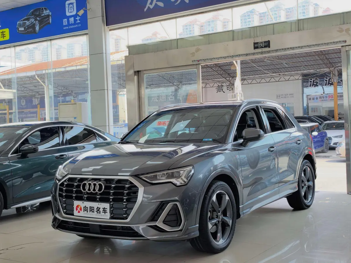 Audi Q3 2022 модельного года, 35 TFSI, комплектация «Спортивная»