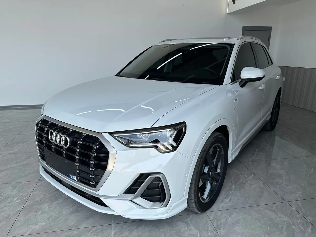 Audi Q3 2022 модельного года, 35 TFSI, комплектация «Спортивная»