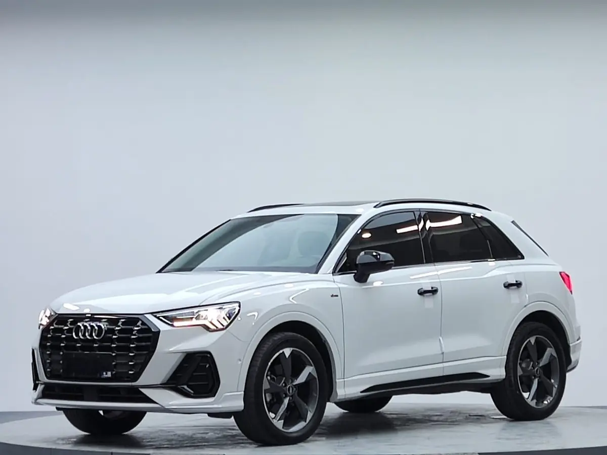 Audi Q3, 2022 модельного года, 35 TFSI, комплектация «Fashion» (спортивная), экологический стандарт China VI