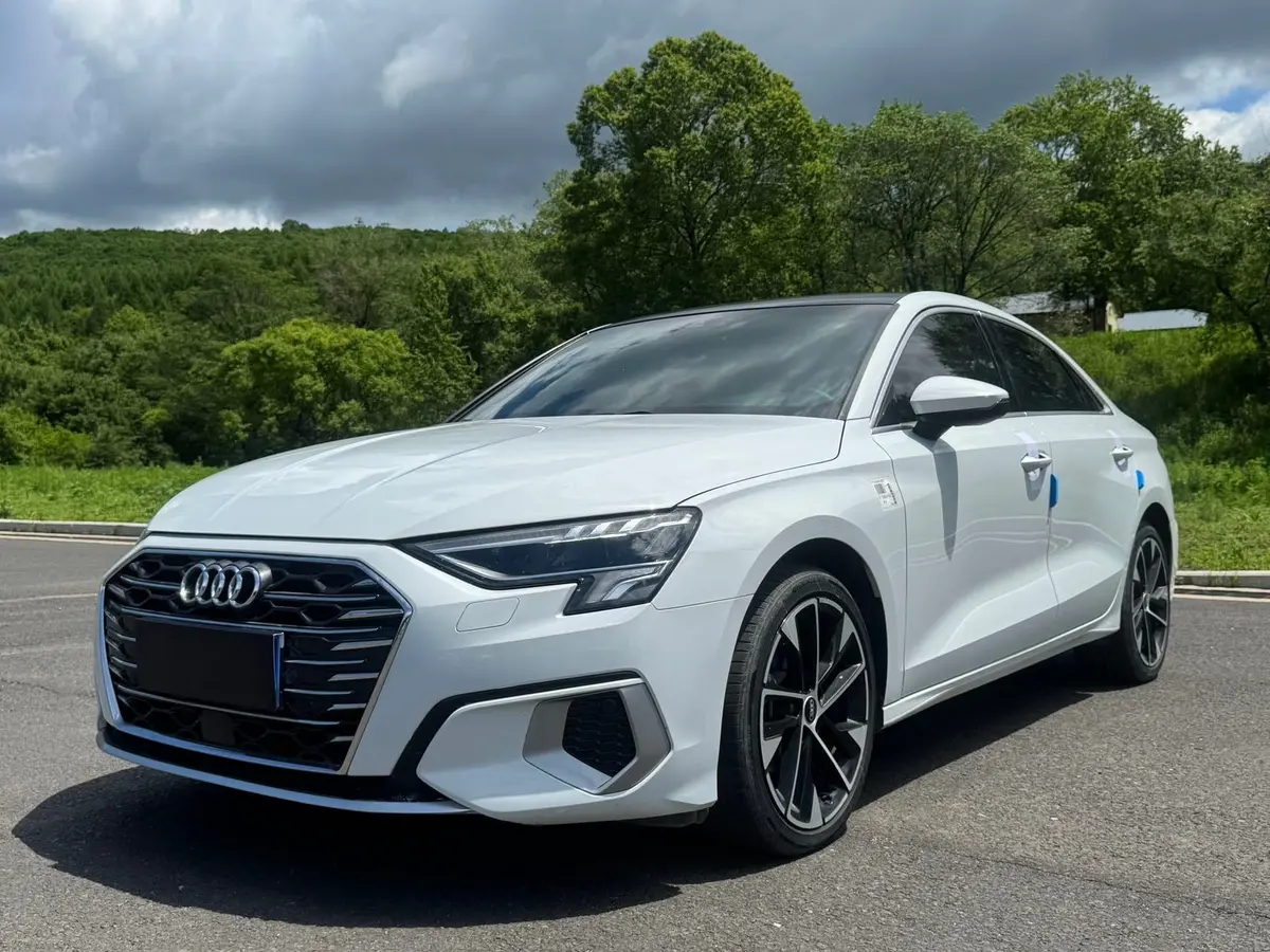Audi A3, 2023 модельного года (рестайлинг), A3L Limousine 35 TFSI, комплектация «Люкс-элегантная»