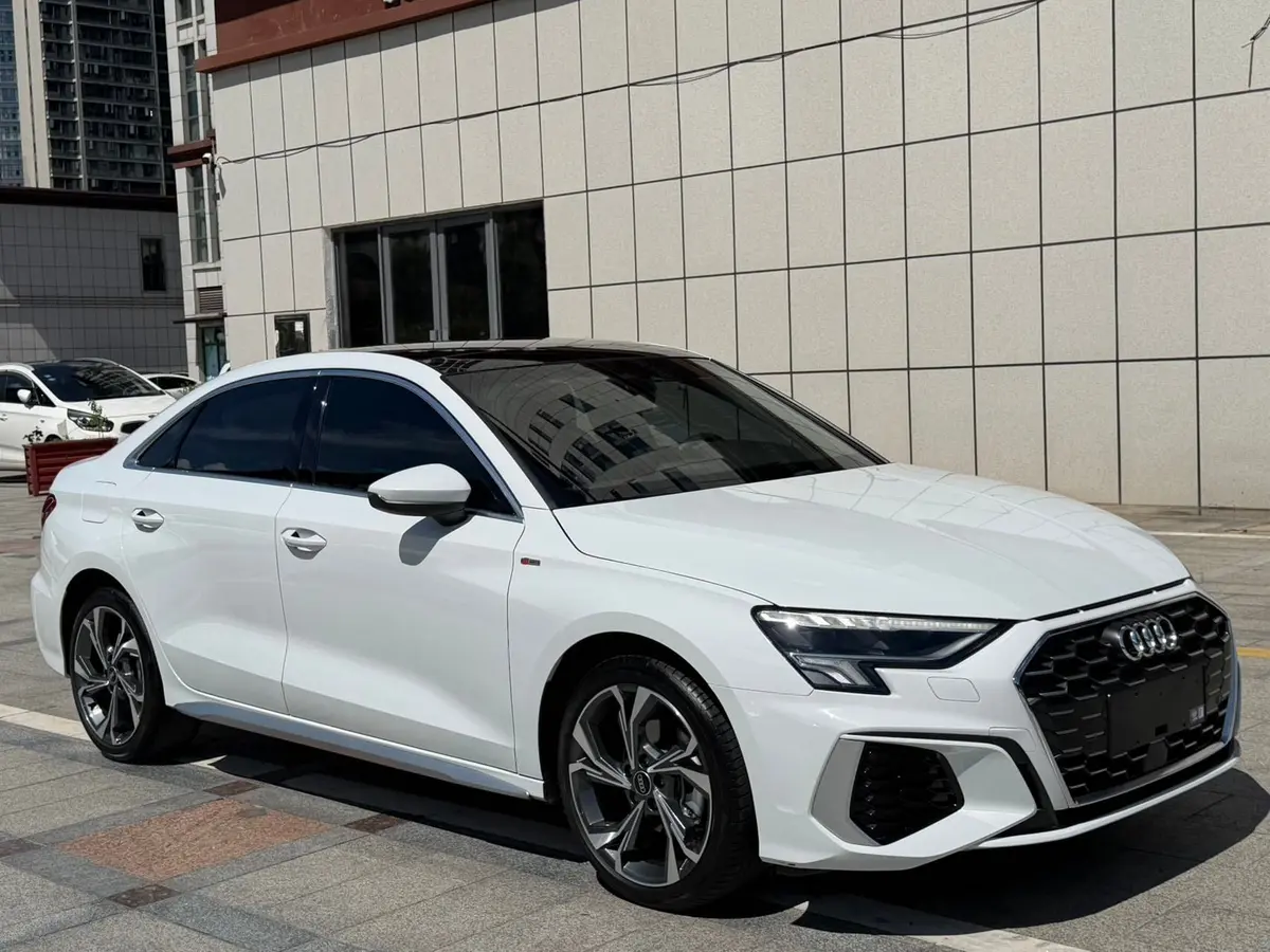 Audi A3L Limousine, 2022 модельного года, 35 TFSI, комплектация Люкс-спортивная