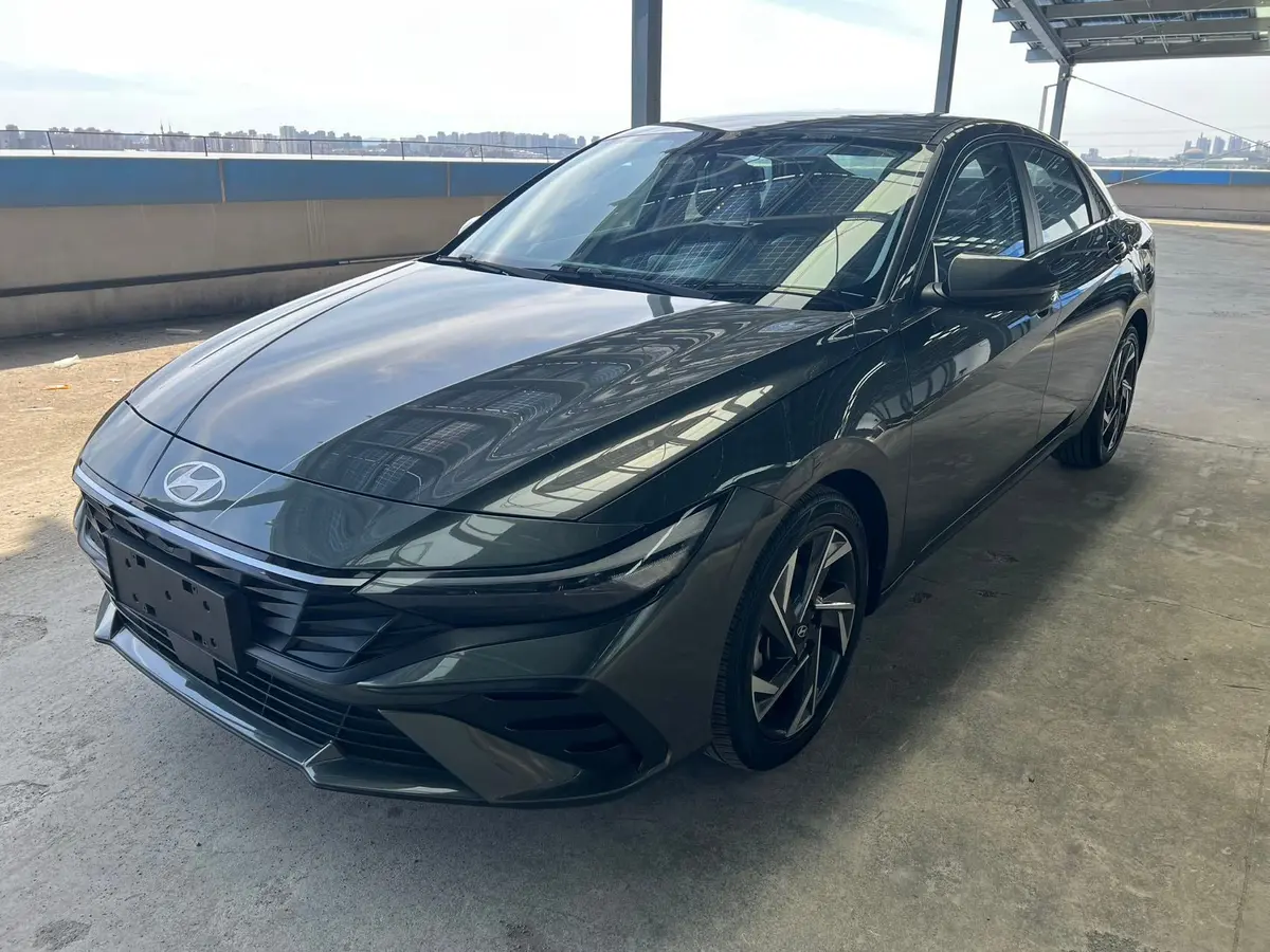 Hyundai Elantra, 2023 модельного года, 1.5L CVT LUX, комплектация «Люкс», экологический класс China VI
