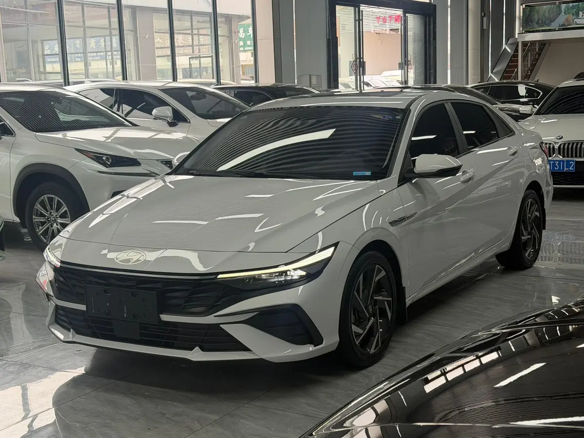 Hyundai Elantra, 2023 модельного года, 1.5L CVT LUX, комплектация «Люкс»