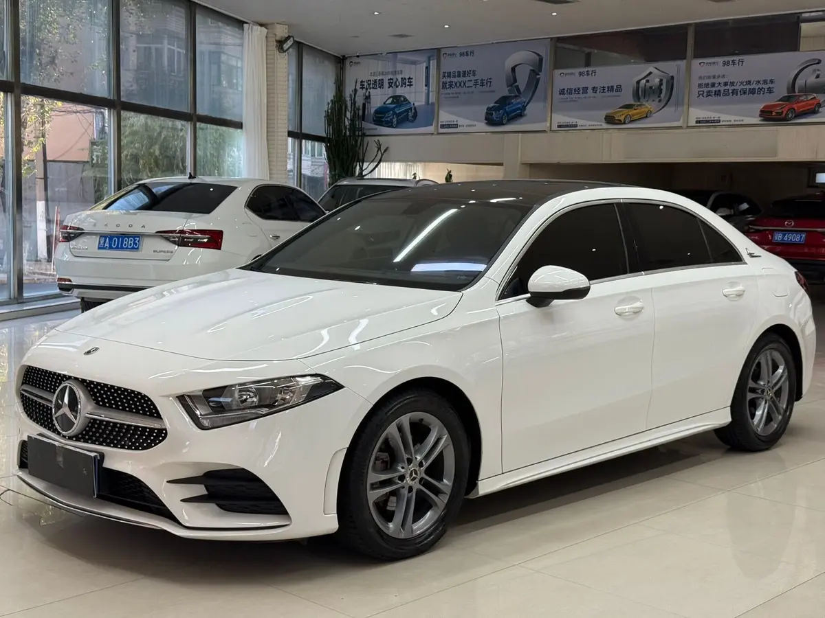Mercedes-Benz A-Class 2022 модельного года (рестайлинг) A 180 L, спортивный седан