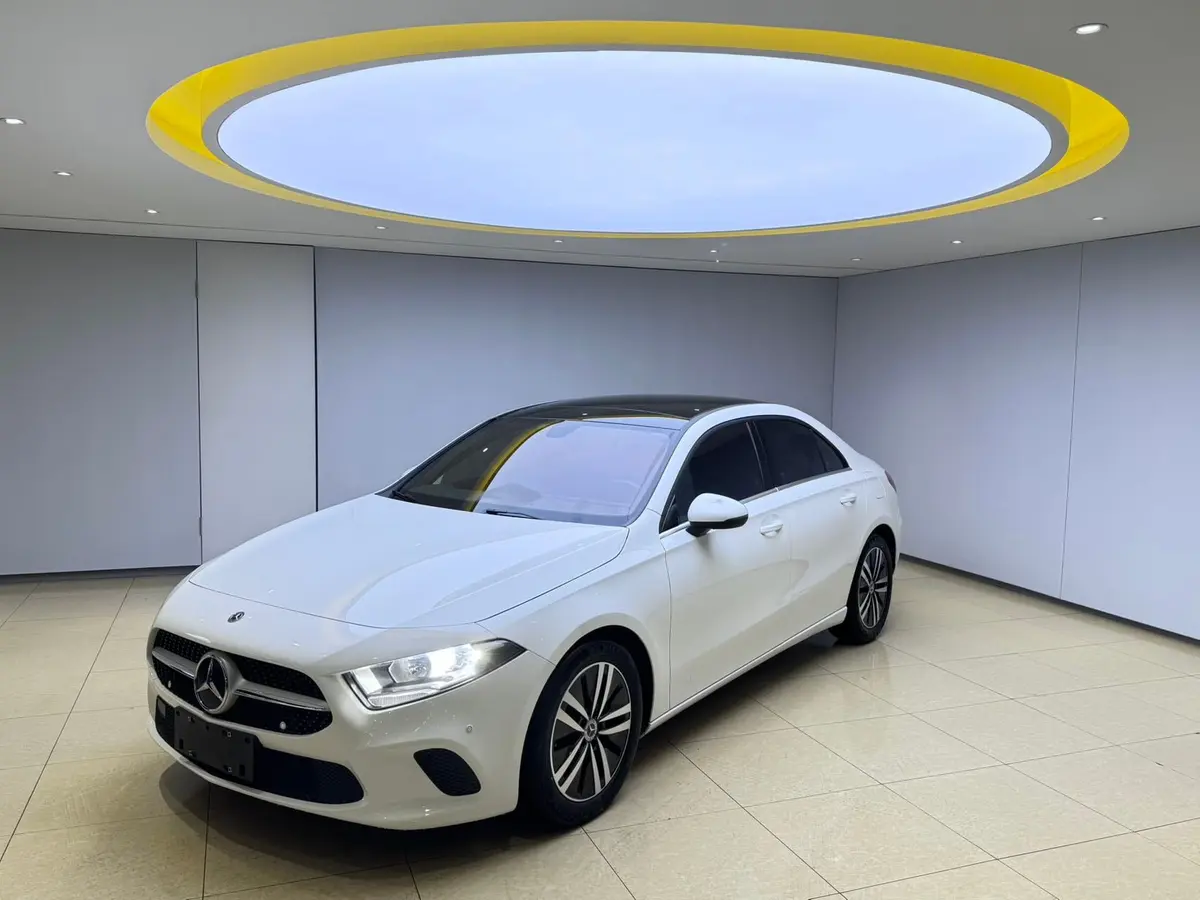 Mercedes-Benz A 180, 2022 модельного года, спортивный седан