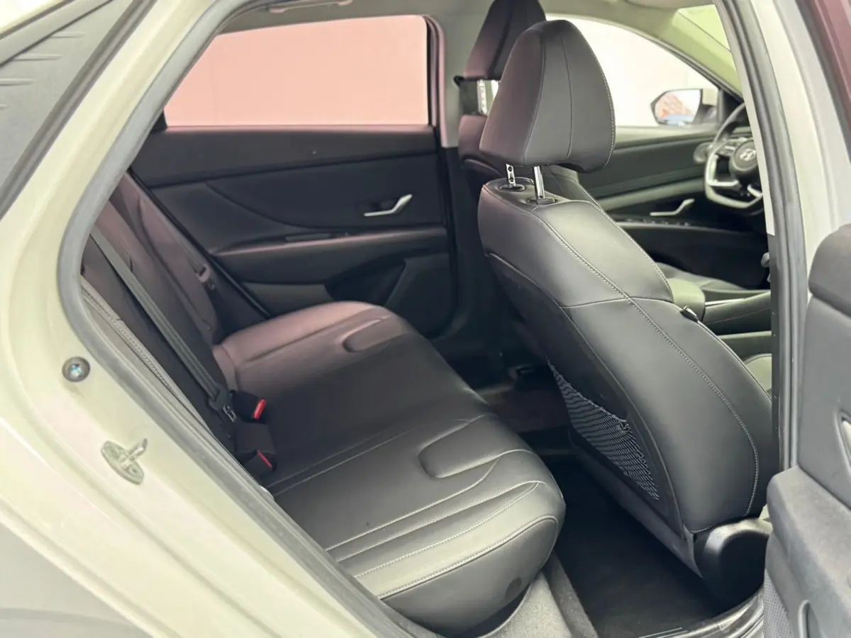 Hyundai Elantra, 2022 модельного года, 1.5L CVT LUX, комплектация «Люкс»