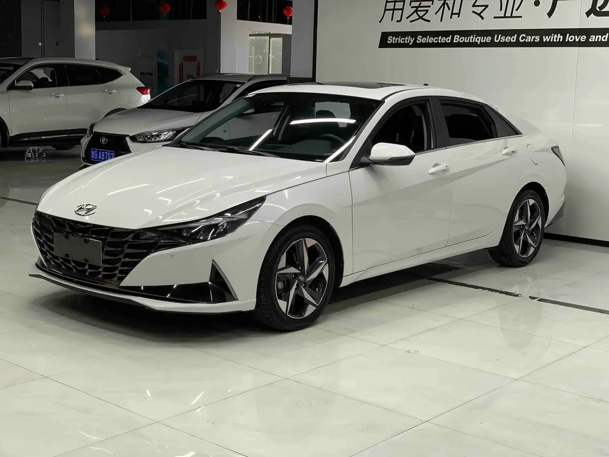 Hyundai Elantra, 2022 модельного года, 1.5L CVT LUX, комплектация «Люкс», экологический класс China VI