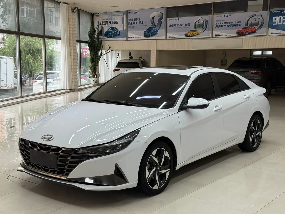 Hyundai Elantra, 2022 модельного года, 1.5L CVT LUX, комплектация «Люкс»
