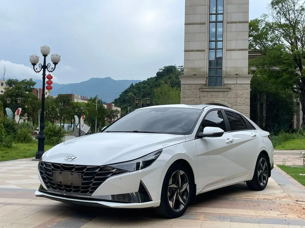 Hyundai Elantra, 2022 модельного года, комплектация «Премиум»