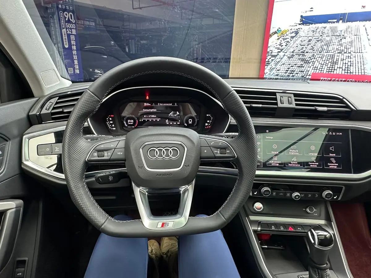 Audi Q3 (VIN: 716906) 2022 модельного года, 35 TFSI, комплектация «Спортивная»