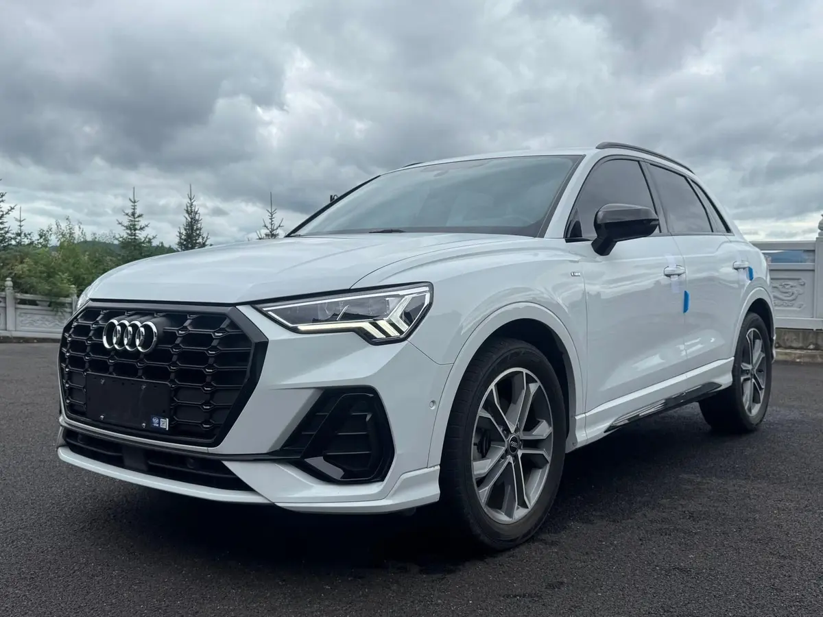 Audi Q3 2023 модельного года, 35 TFSI, комплектация «Спортивная» (1,4 л турбо)