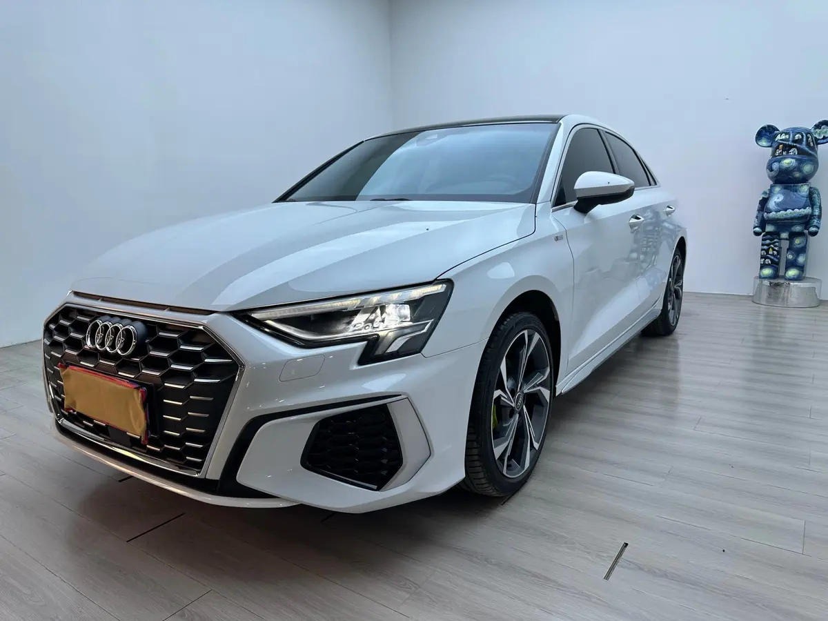 Audi A3, 2023 модельного года (рестайлинг), A3L Limousine 35 TFSI, комплектация «Люкс-спортивная»