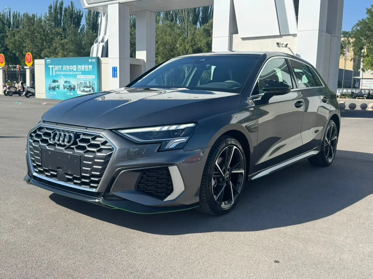 Audi A3 2023 модельного года, Sportback 35 TFSI, комплектация «Спортивная»