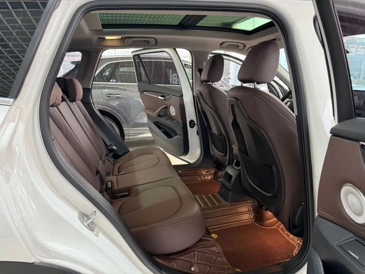 BMW X1, 2022, sDrive20Li, Стильная