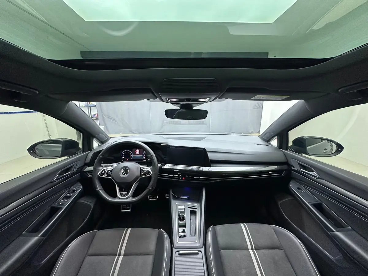 Volkswagen Golf (VIN: 279920), 2023 модельного года, 280TSI, DSG, R-Line