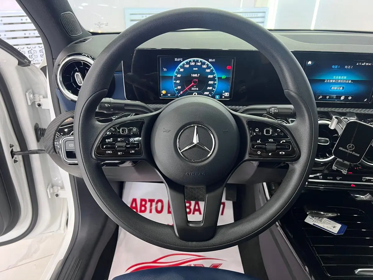Mercedes-Benz A-класс, 2022 модельного года (рестайлинг), A 180 L, спортивный седан