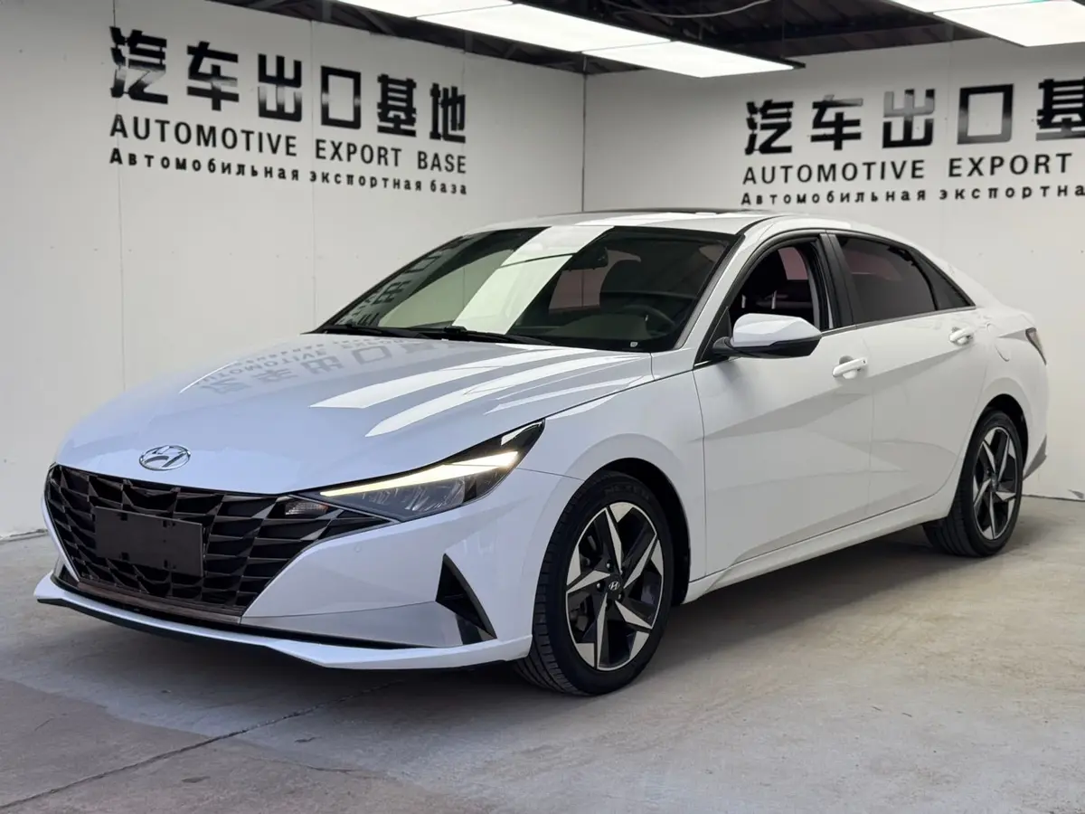 Hyundai Elantra, 2022 модельного года, 1.5L CVT LUX, комплектация «Люкс»