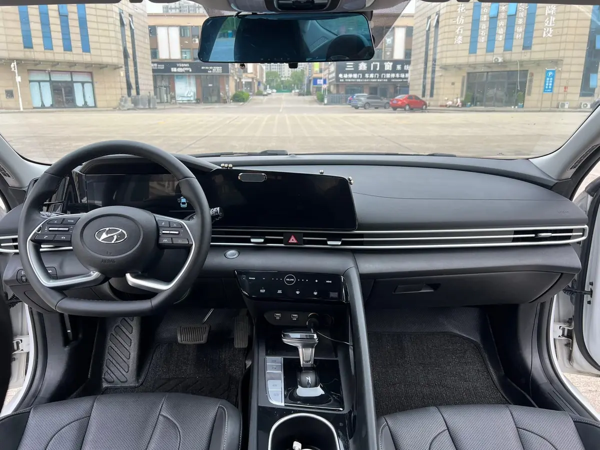 Hyundai Elantra, 2022 модельного года, CVT LUX, комплектация «Люкс»