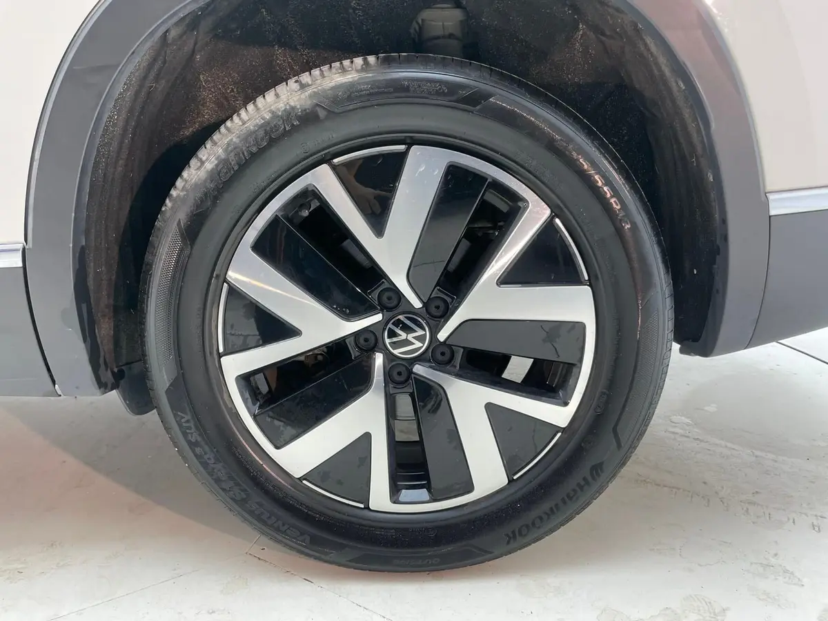 Volkswagen Tayron, 2023 модельного года, 280TSI, передний привод, комплектация Люкс Plus