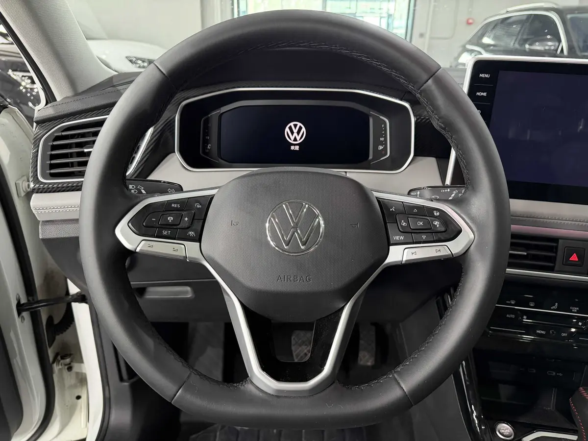 Volkswagen Tayron, 2023 модельного года, 280TSI, передний привод, комплектация Люкс PLUS