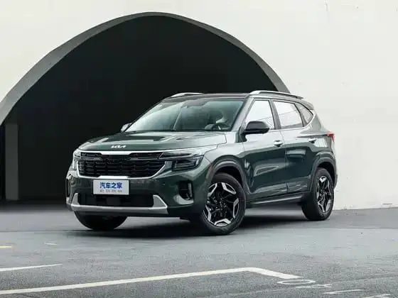 Kia Seltos 2023 1.5L CVT Премиум Передний привод