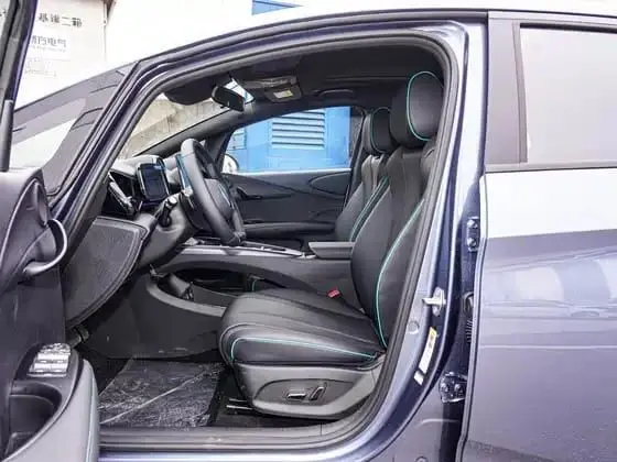 Dolphin 2025 Smart-Drive 410KM Fashion Edition, Передний привод