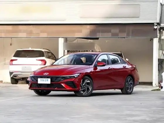 Hyundai Elantra 2023 1.5L CVT LUX Премиум Передний привод