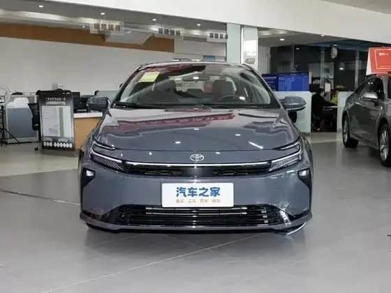 Toyota Corolla 2026 1.8L Гибрид Элита Вариатор Передний привод