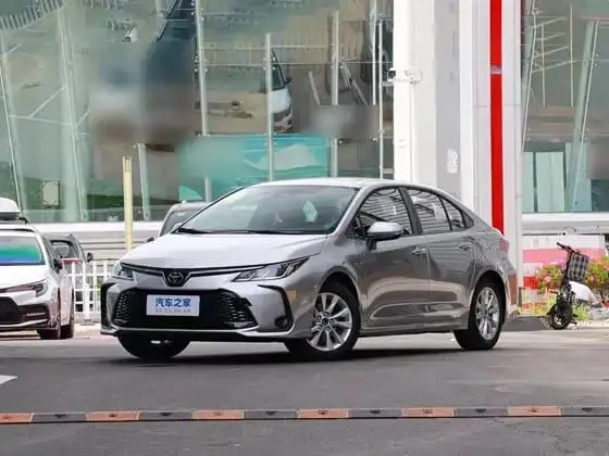 Toyota Corolla 1.8L Гибрид Элита Вариатор Передний привод