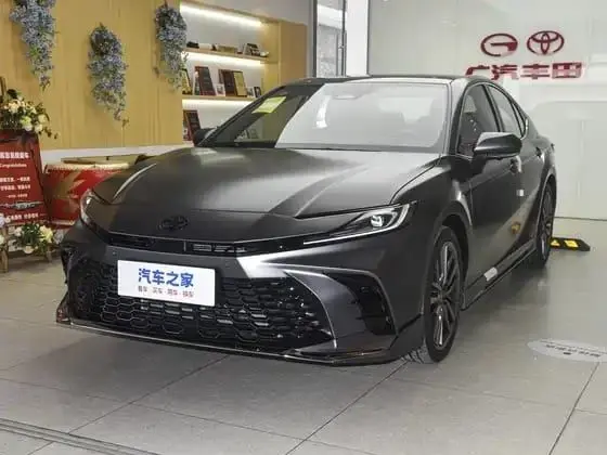 Camry 2026 2.0L Гибрид Лучезарный Передний привод