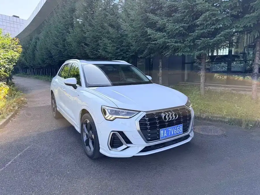 Audi Q3 2022 35 TFSI Dynamic Fashion 1.4T АКПП Передний привод