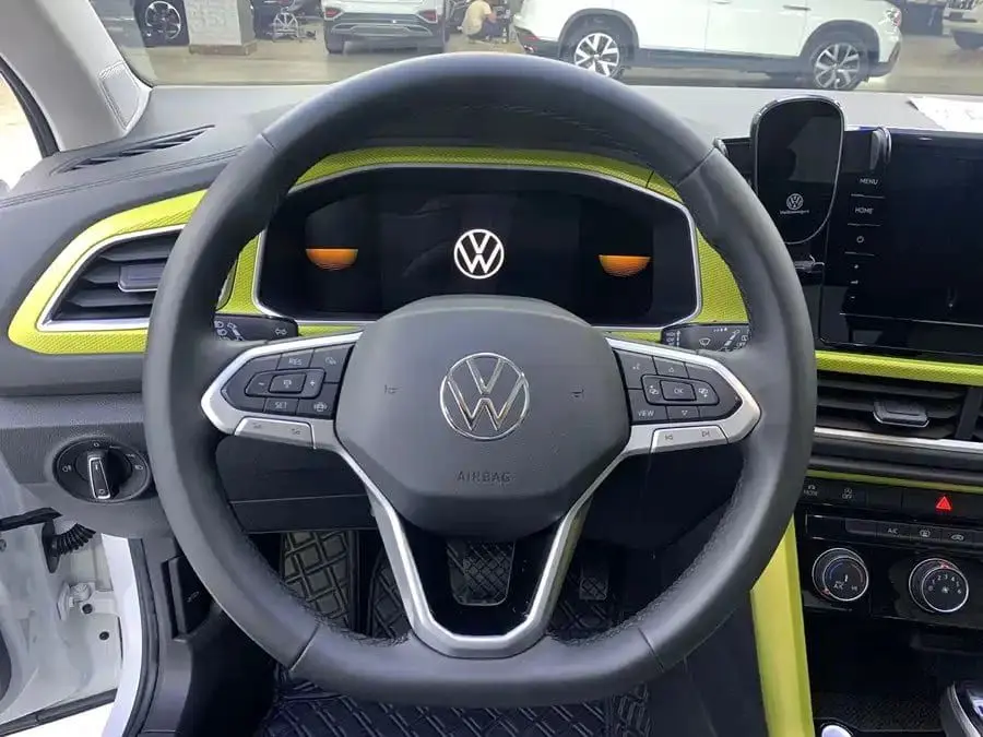 T-Roc 2023 280TSI DSG 2WD Time Edition 1.4T АКПП Передний привод