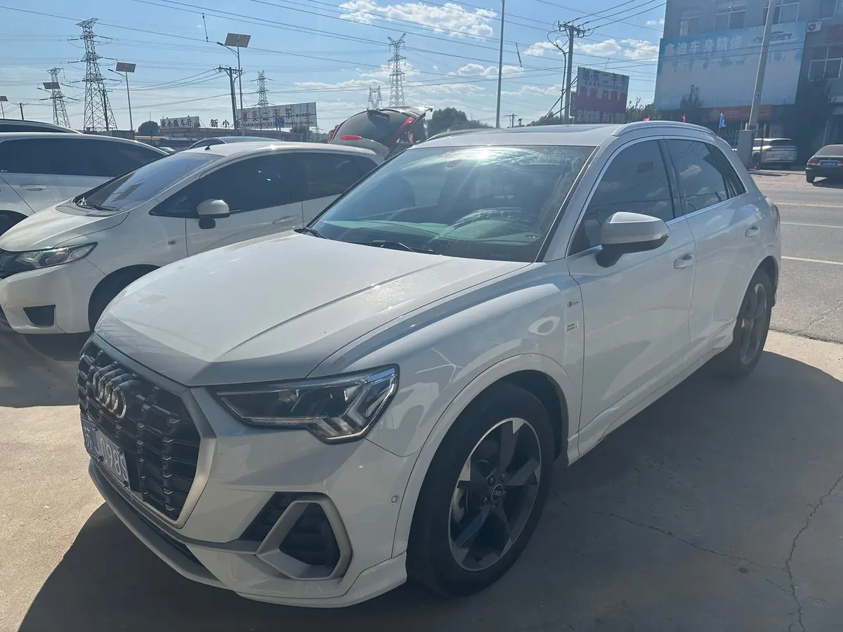 Audi Q3 2022 модельного года, 35 TFSI, комплектация «Спортивная»