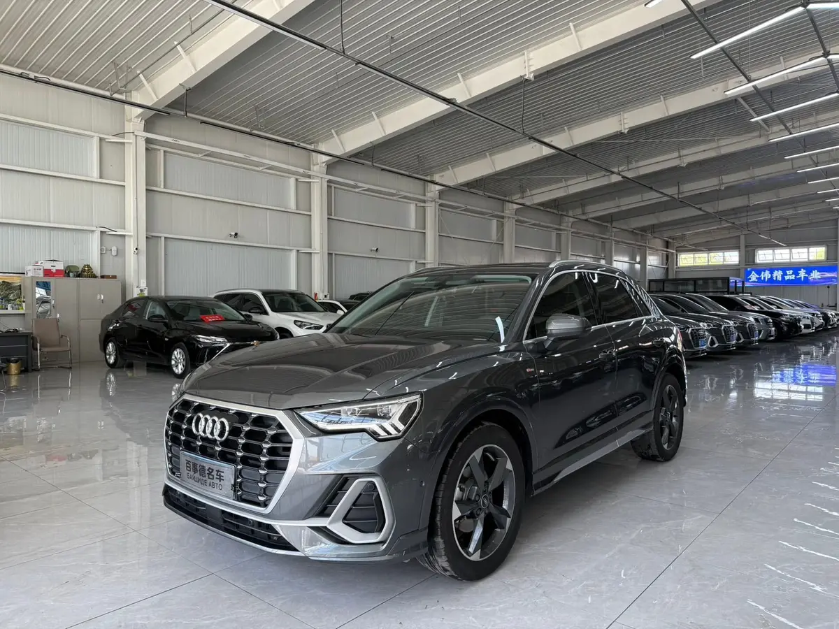 Audi Q3 2022 модельного года, 35 TFSI, комплектация «Спортивная»