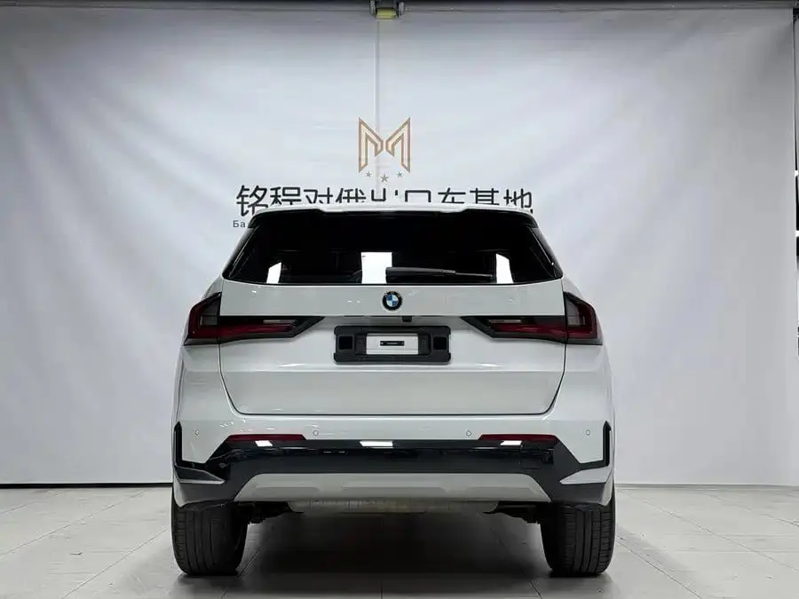 BMW X1 2023 sDrive20Li X Design-пакет 1.5T АКПП Передний привод