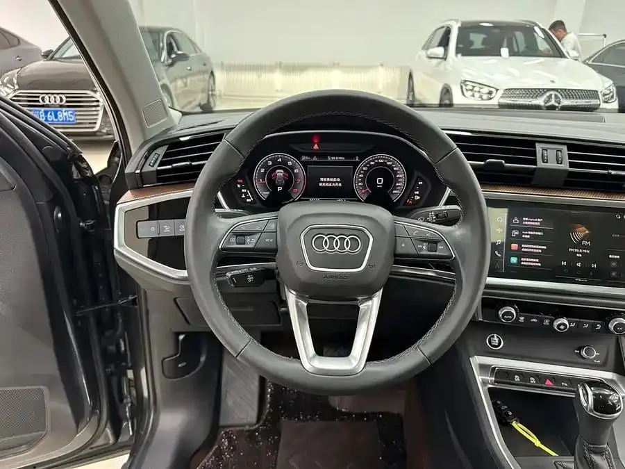 Audi Q3 2023 35 TFSI Fashion Elegance 1.4T АКПП Передний привод