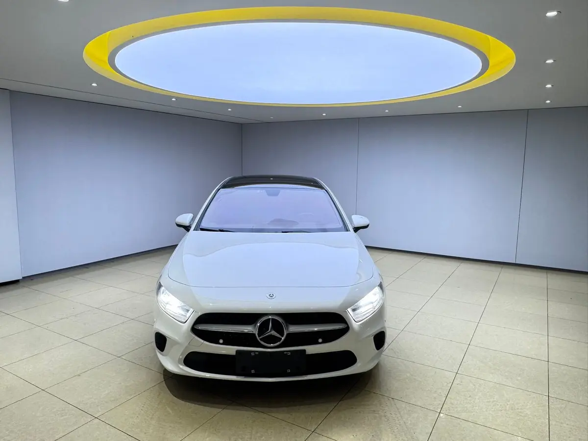 Mercedes-Benz A 180, 2022 модельного года, спортивный седан