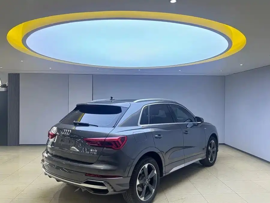 Audi Q3 2022 35 TFSI Dynamic Fashion 1.4T АКПП Передний привод