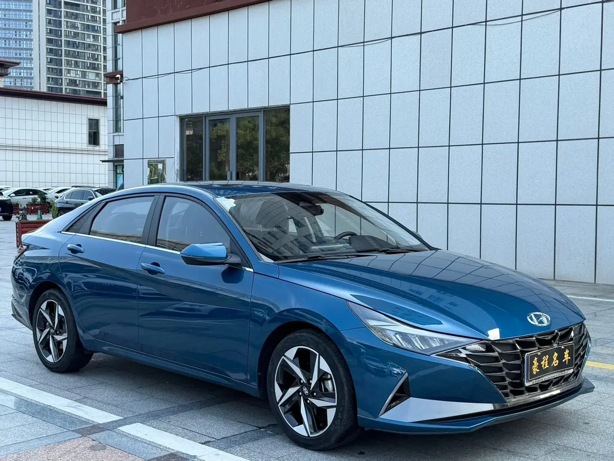 现代 伊兰特 2021款 1.5L CVT LUX尊贵版
