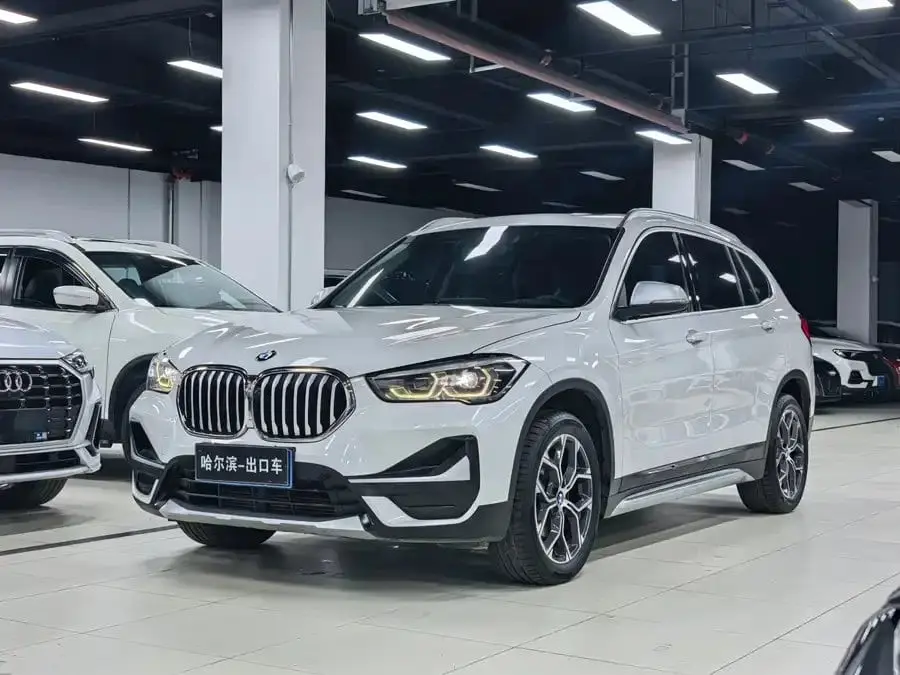 BMW X1 2022 sDrive20Li Fashion 1.5T АКПП Передний привод