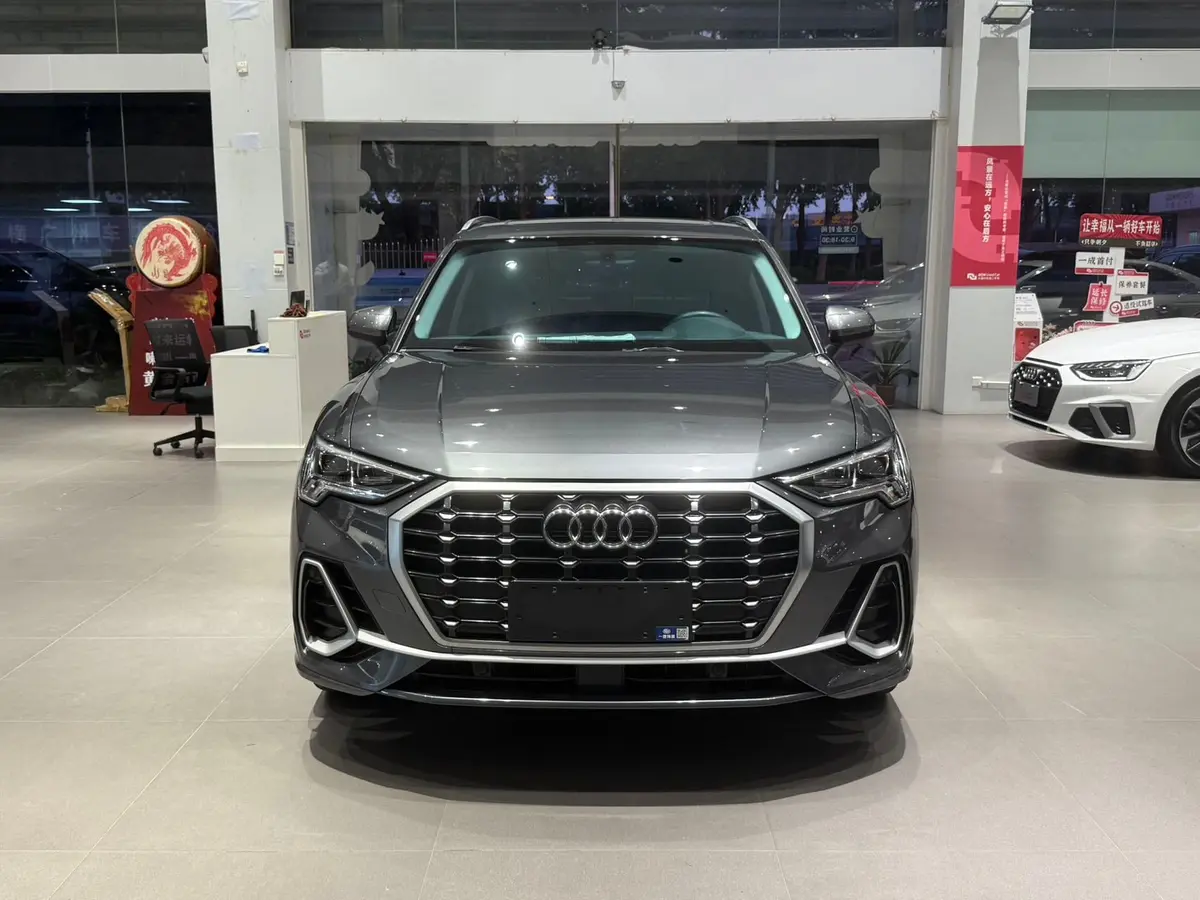 2022款奥迪Q3 35TFSI时尚动感型