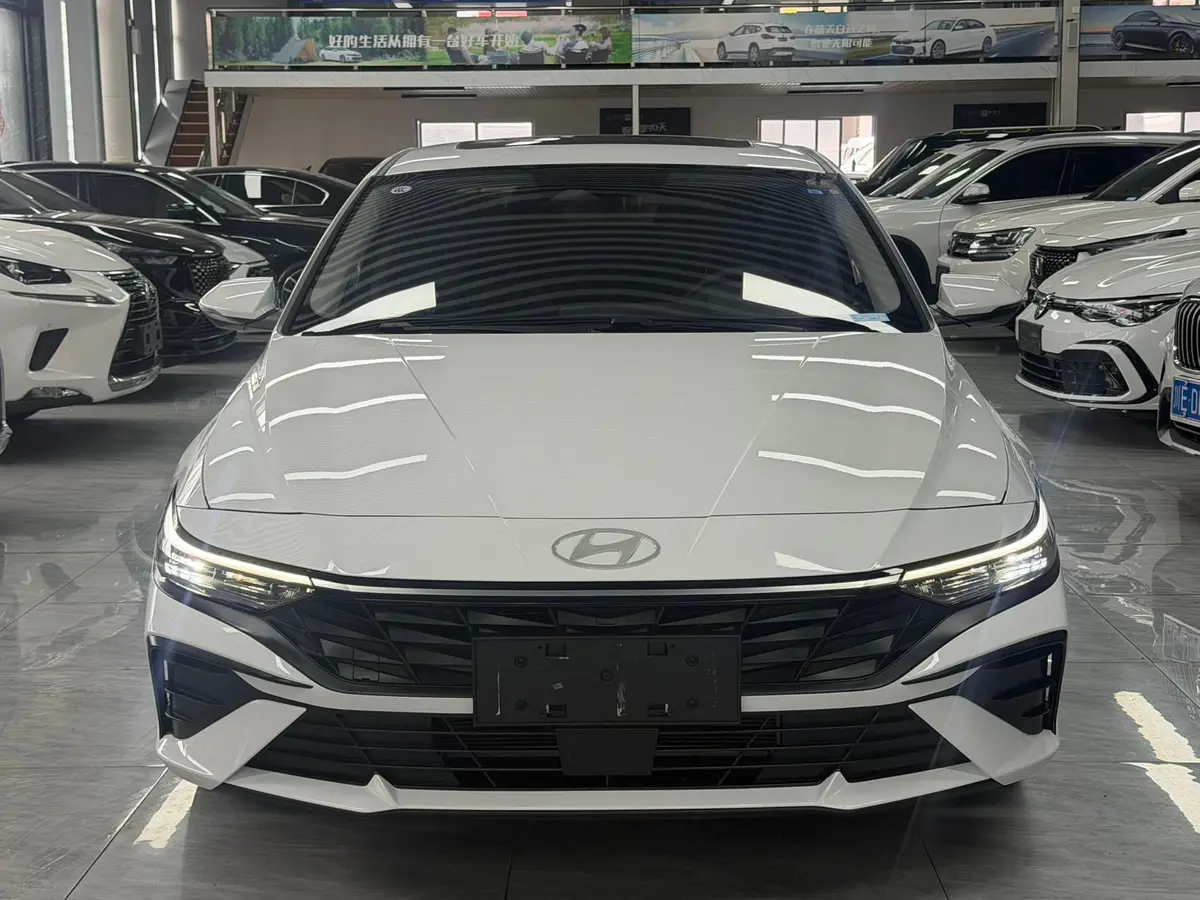 Hyundai Elantra, 2023 модельного года, 1.5L CVT LUX, комплектация «Люкс»