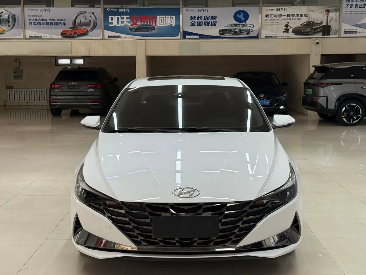 Hyundai Elantra, 2022 модельного года, 1.5L CVT LUX, комплектация «Люкс»