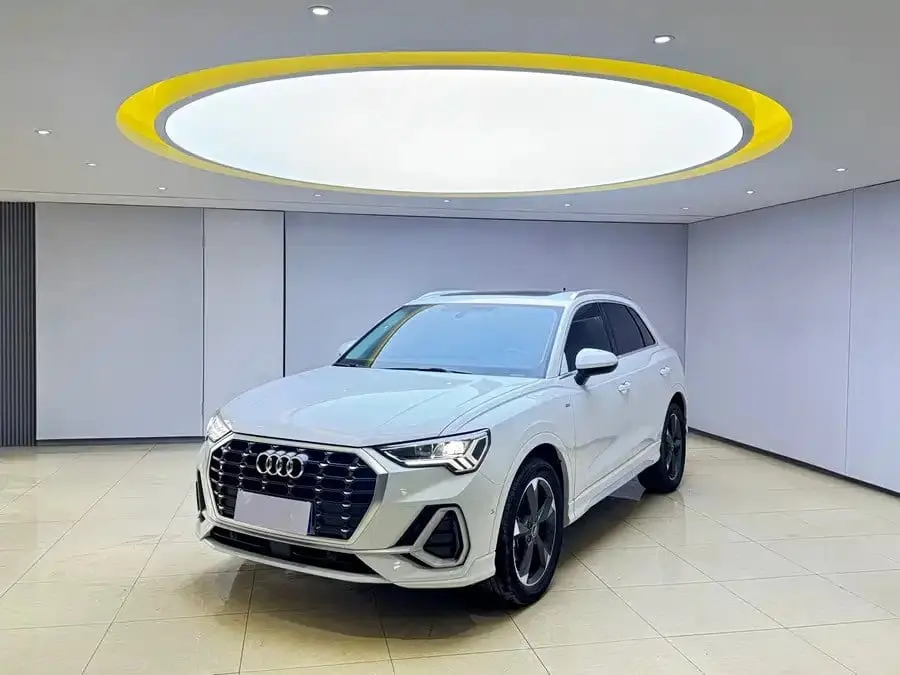 Audi Q3 2022 35 TFSI Dynamic Fashion 1.4T АКПП Передний привод