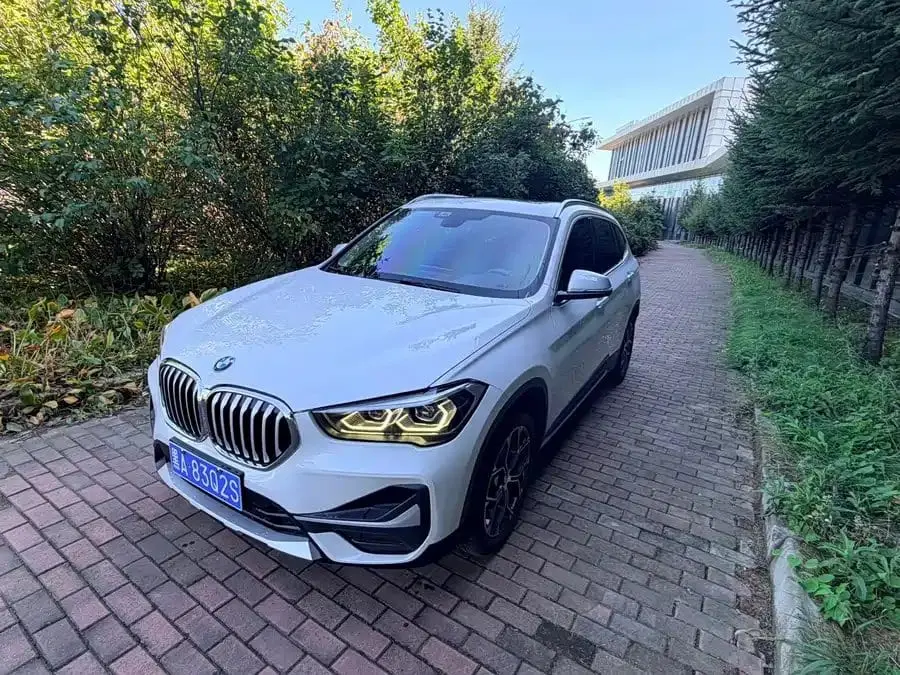 BMW X1 2022 sDrive20Li Fashion 1.5T АКПП Передний привод