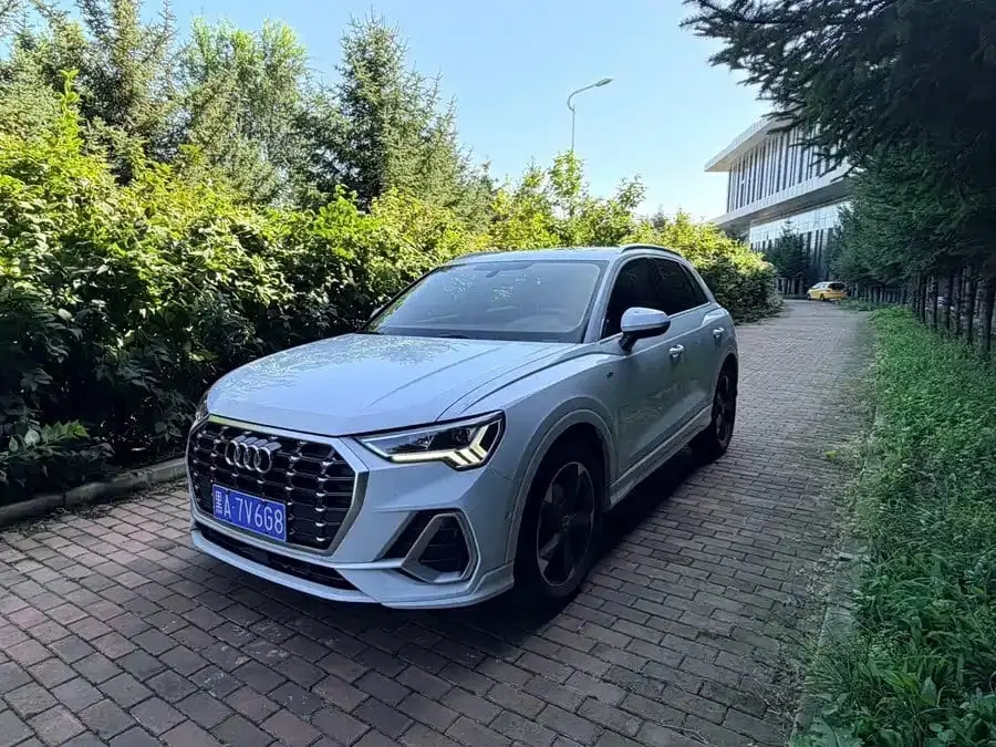 Audi Q3 2022 35 TFSI Dynamic Fashion 1.4T АКПП Передний привод