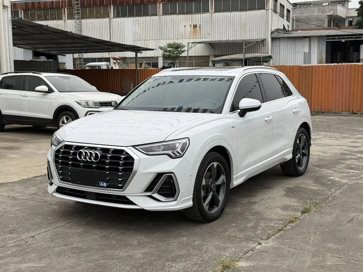 Audi Q3, 2022 модельный год, комплектация Shishang Donggan, 35 TFSI, 1.4T, DCT (роботизированная КПП с двойным сцеплением), передний привод