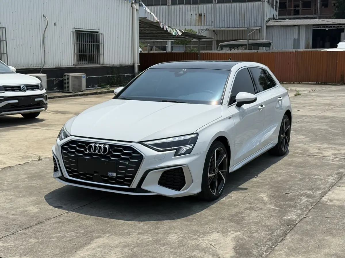 Audi A3 Sportback, 2022 модельный год, комплектация Shishang Yundong, 35 TFSI, 1.4T, DCT (роботизированная КПП с двойным сцеплением), передний привод