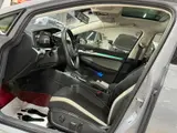 Volkswagen Golf 2023 модельного года, 280 Pro, с опциональными электроприводом сидений, памятью сидений, контурной подсветкой салона 2