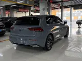 Volkswagen Golf 2023 модельного года, 280 Pro, с опциональными электроприводом сидений, памятью сидений, контурной подсветкой салона 10